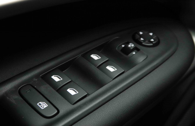 JEEP_JEEP_AVENGER_2652837_21.jpg JEEP_JEEP_AVENGER_2652837_21.jpg