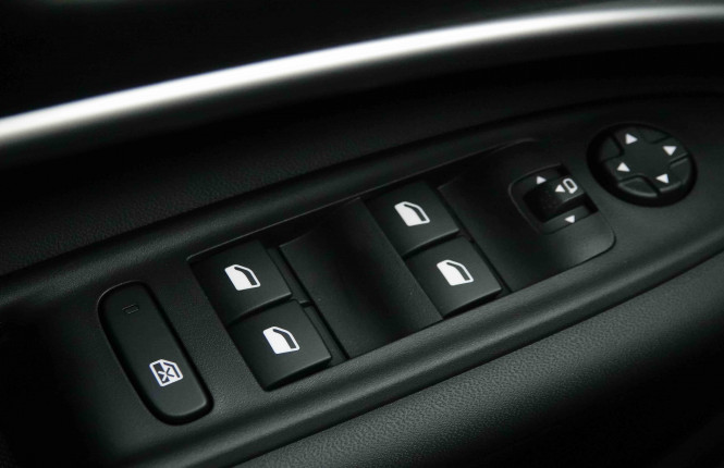 JEEP_JEEP_AVENGER_2652842_23.jpg JEEP_JEEP_AVENGER_2652842_23.jpg