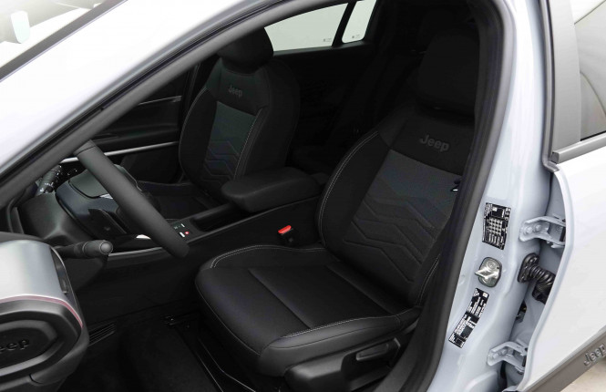 JEEP_JEEP_AVENGER_2652843_7.jpg JEEP_JEEP_AVENGER_2652843_7.jpg