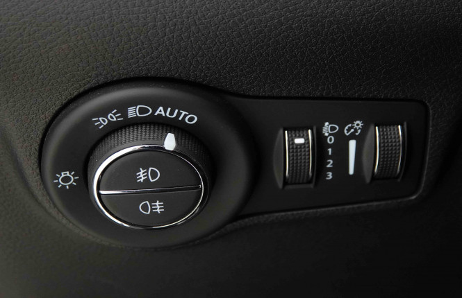 JEEP_JEEP_COMPASS_2652709_19.jpg