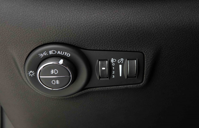 JEEP_JEEP_COMPASS_2653670_19.jpg JEEP_JEEP_COMPASS_2653670_19.jpg