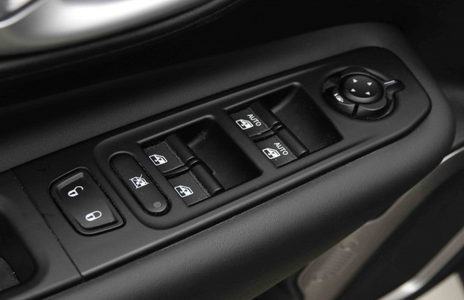 JEEP_JEEP_RENEGADE_2653618_20.jpg JEEP_JEEP_RENEGADE_2653618_20.jpg