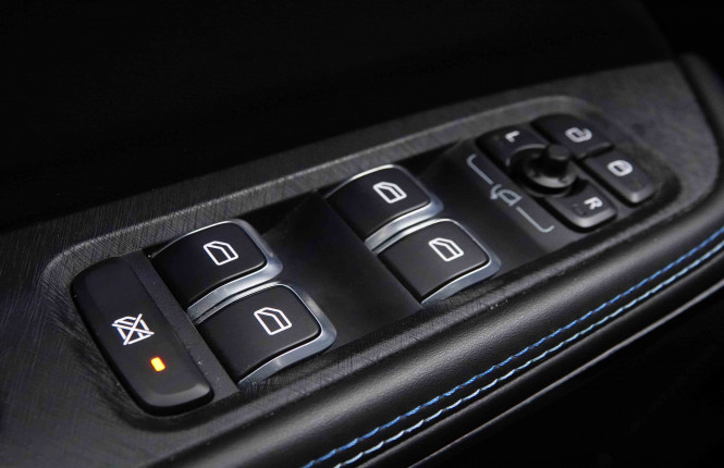 LYNKCO_LYNKCO_01_2652411_22.jpg LYNKCO_LYNKCO_01_2652411_22.jpg