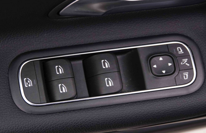 MERCEDES_MERCEDES_AKLASSE_2547353_19.jpg