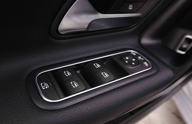 MERCEDES_MERCEDES_AKLASSE_2547353_70.jpg