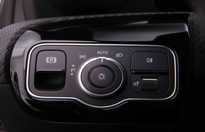 MERCEDES_MERCEDES_AKLASSE_2547992_8.jpg