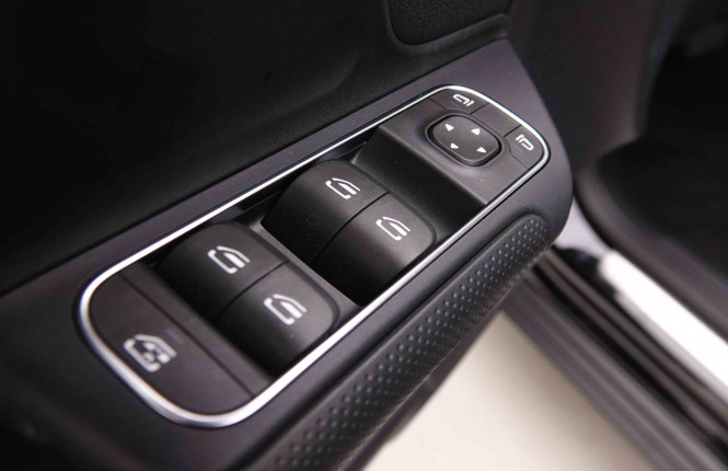 MERCEDES_MERCEDES_BKLASSE_2550100_23.jpg