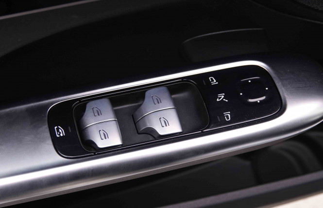MERCEDES_MERCEDES_CKLASSE_2548459_49.jpg