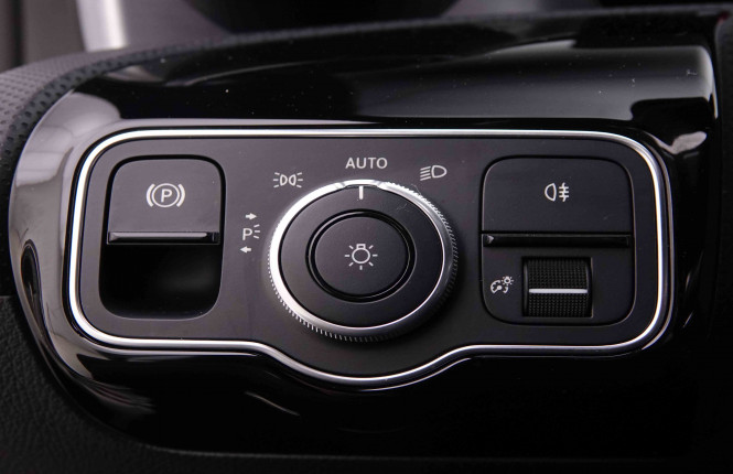 MERCEDES_MERCEDES_CLA_2548332_10.jpg