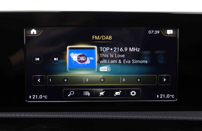 MERCEDES_MERCEDES_CLA_2548697_11.jpg