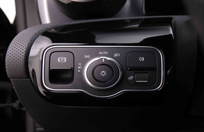 MERCEDES_MERCEDES_CLA_2548697_8.jpg