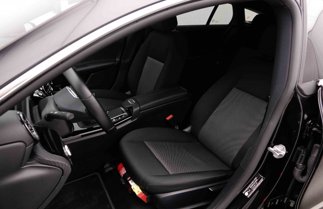 MERCEDES_MERCEDES_CLA_2653283_6.jpg