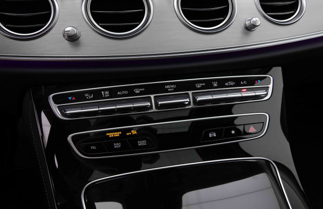 MERCEDES_MERCEDES_EKLASSE_2548380_15.jpg