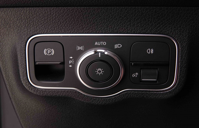 MERCEDES_MERCEDES_EQB_2548730_9.jpg
