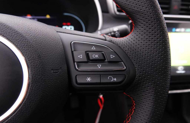 MG_MG_ZS_2654701_50.jpg MG_MG_ZS_2654701_50.jpg
