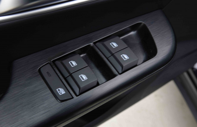MG_MG_ZS_2654735_17.jpg MG_MG_ZS_2654735_17.jpg