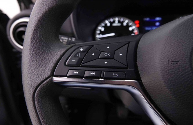 NISSAN_NISSAN_JUKE_2446169_15.jpg