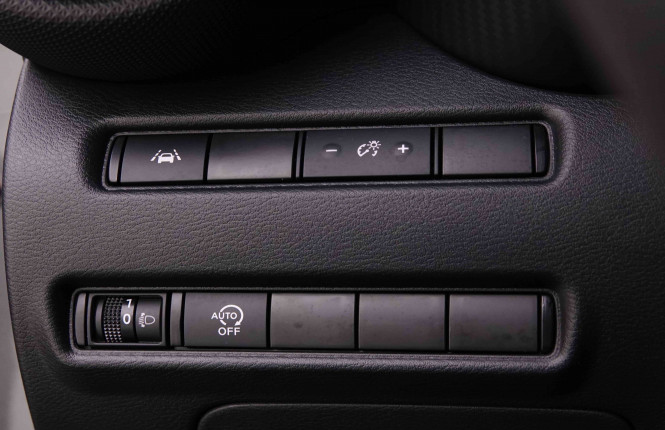NISSAN_NISSAN_JUKE_2547510_8.jpg