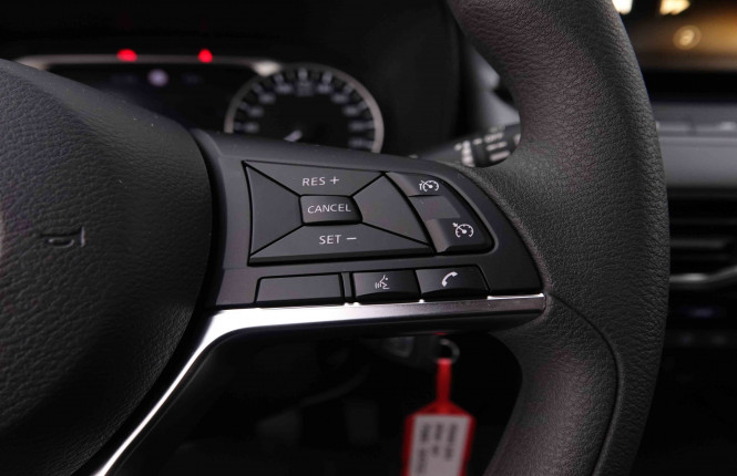 NISSAN_NISSAN_JUKE_2547532_17.jpg