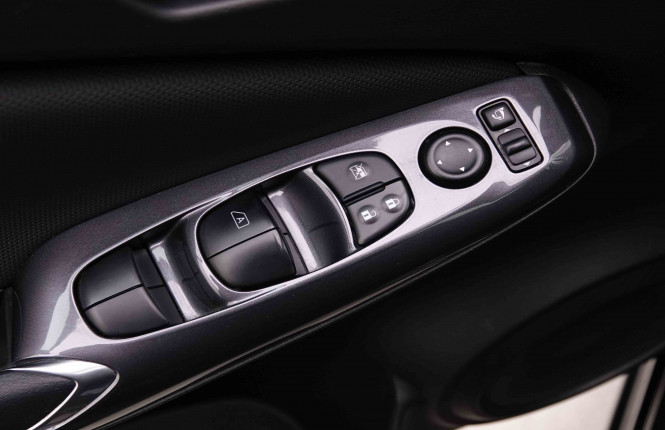 NISSAN_NISSAN_JUKE_2547615_17.jpg