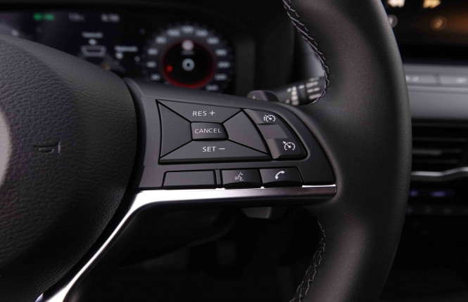 NISSAN_NISSAN_JUKE_2547727_17.jpg