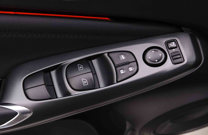 NISSAN_NISSAN_JUKE_2547727_18.jpg