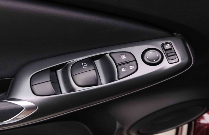 NISSAN_NISSAN_JUKE_2548795_18.jpg