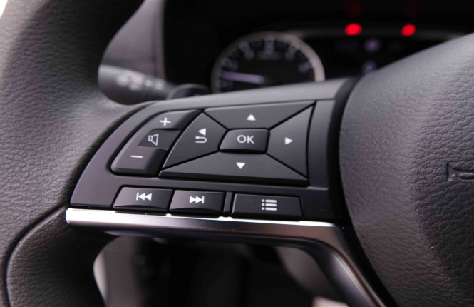 NISSAN_NISSAN_JUKE_2549292_16.jpg