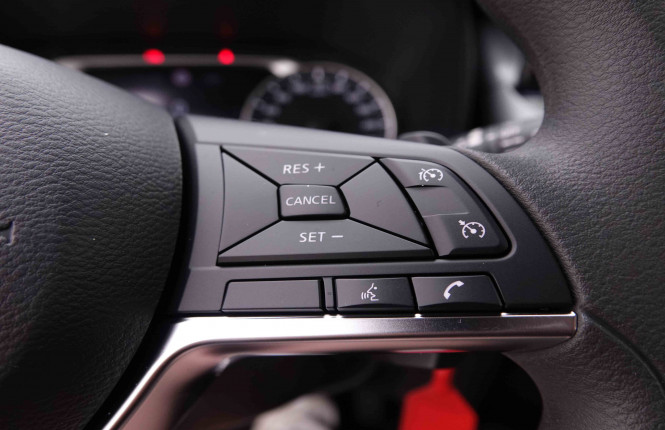 NISSAN_NISSAN_JUKE_2549292_17.jpg