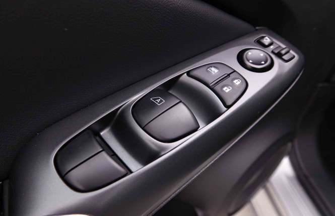 NISSAN_NISSAN_JUKE_2549292_18.jpg