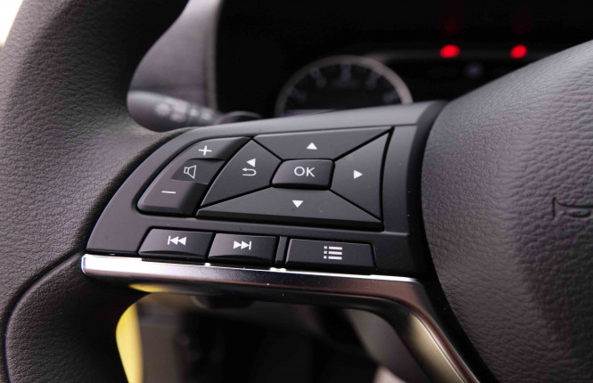NISSAN_NISSAN_JUKE_2549294_16.jpg
