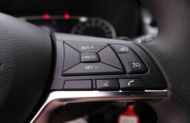 NISSAN_NISSAN_JUKE_2549294_17.jpg
