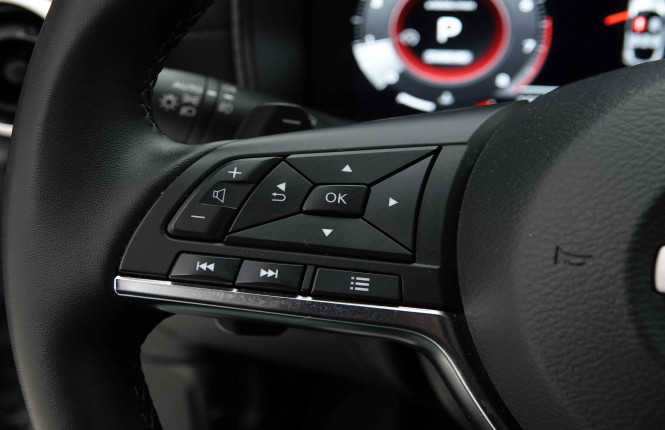NISSAN_NISSAN_JUKE_2653194_17.jpg