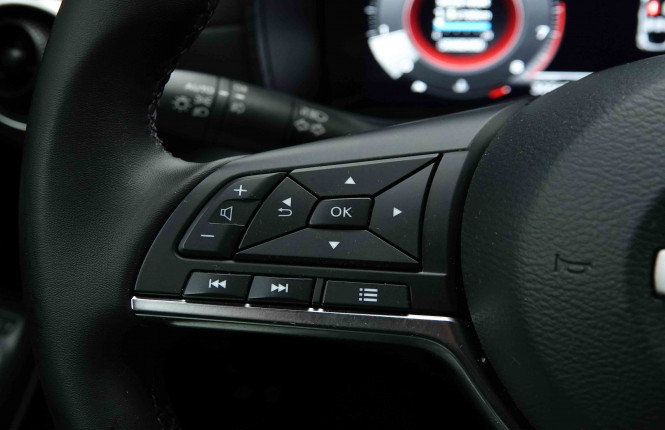 NISSAN_NISSAN_JUKE_2653355_17.jpg