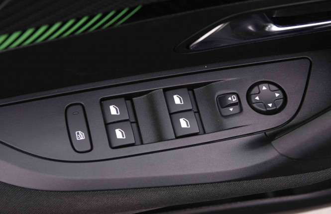 PEUGEOT_PEUGEOT_2008_2547557_21.jpg