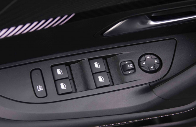 PEUGEOT_PEUGEOT_2008_2547559_20.jpg