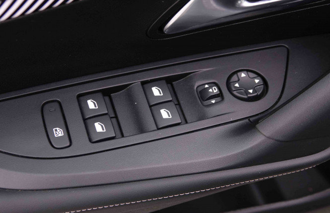 PEUGEOT_PEUGEOT_2008_2547565_19.jpg