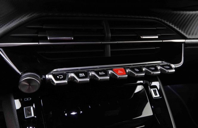 PEUGEOT_PEUGEOT_2008_2547571_13.jpg