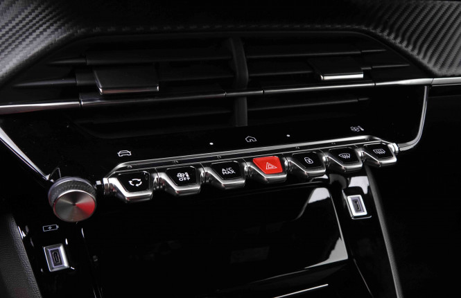 PEUGEOT_PEUGEOT_2008_2547857_14.jpg