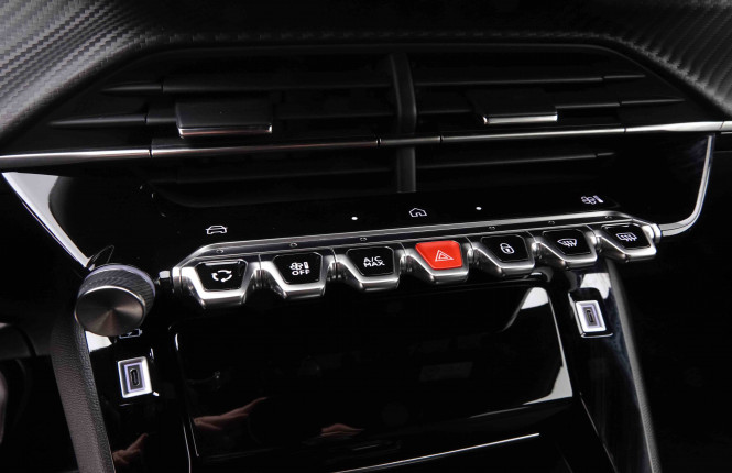 PEUGEOT_PEUGEOT_2008_2548150_14.jpg