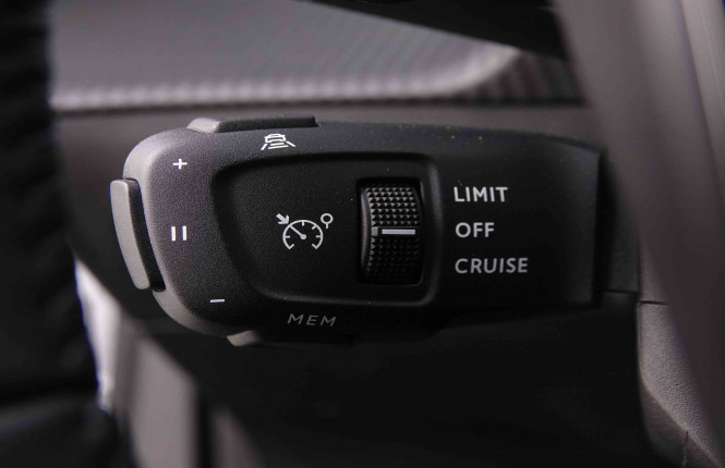 PEUGEOT_PEUGEOT_2008_2548150_18.jpg