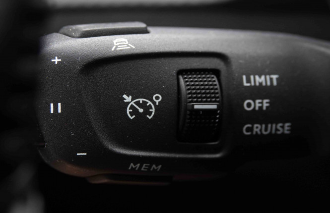 PEUGEOT_PEUGEOT_2008_2548156_19.jpg