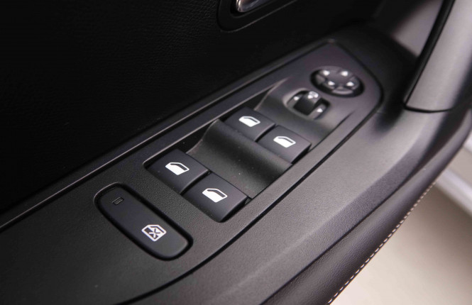 PEUGEOT_PEUGEOT_2008_2548156_22.jpg