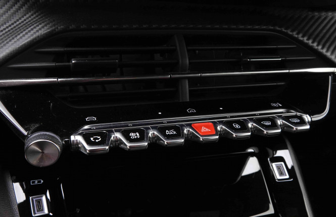 PEUGEOT_PEUGEOT_2008_2548312_13.jpg