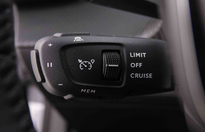 PEUGEOT_PEUGEOT_2008_2548312_17.jpg