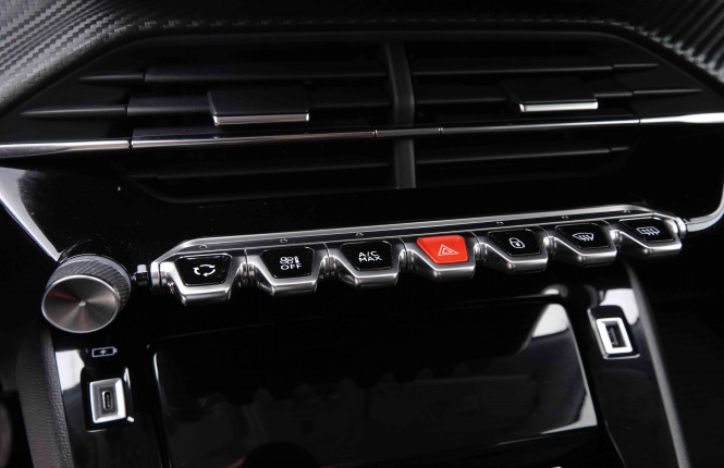 PEUGEOT_PEUGEOT_2008_2548640_13.jpg