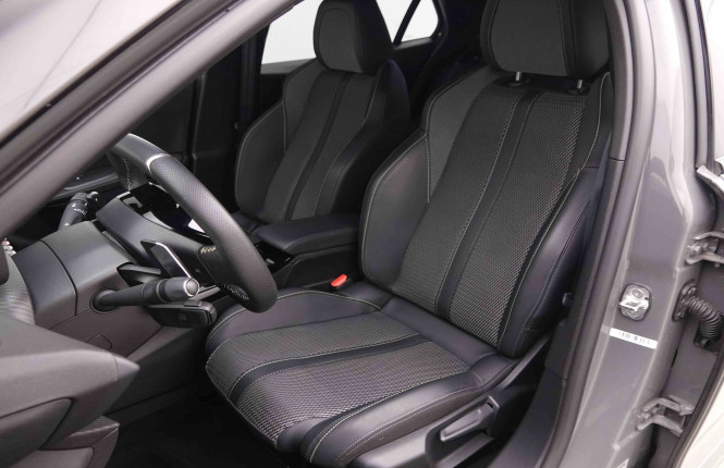 PEUGEOT_PEUGEOT_2008_2548864_6.jpg