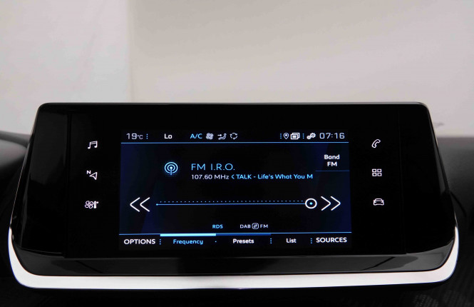 PEUGEOT_PEUGEOT_2008_2549045_10.jpg