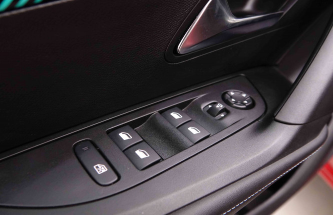 PEUGEOT_PEUGEOT_2008_2549045_20.jpg