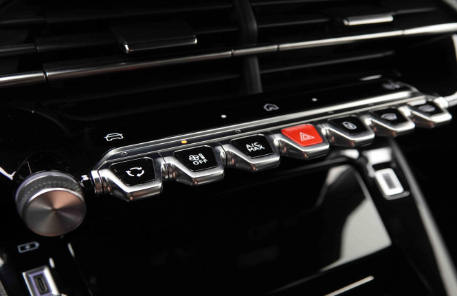 PEUGEOT_PEUGEOT_2008_2549779_15.jpg